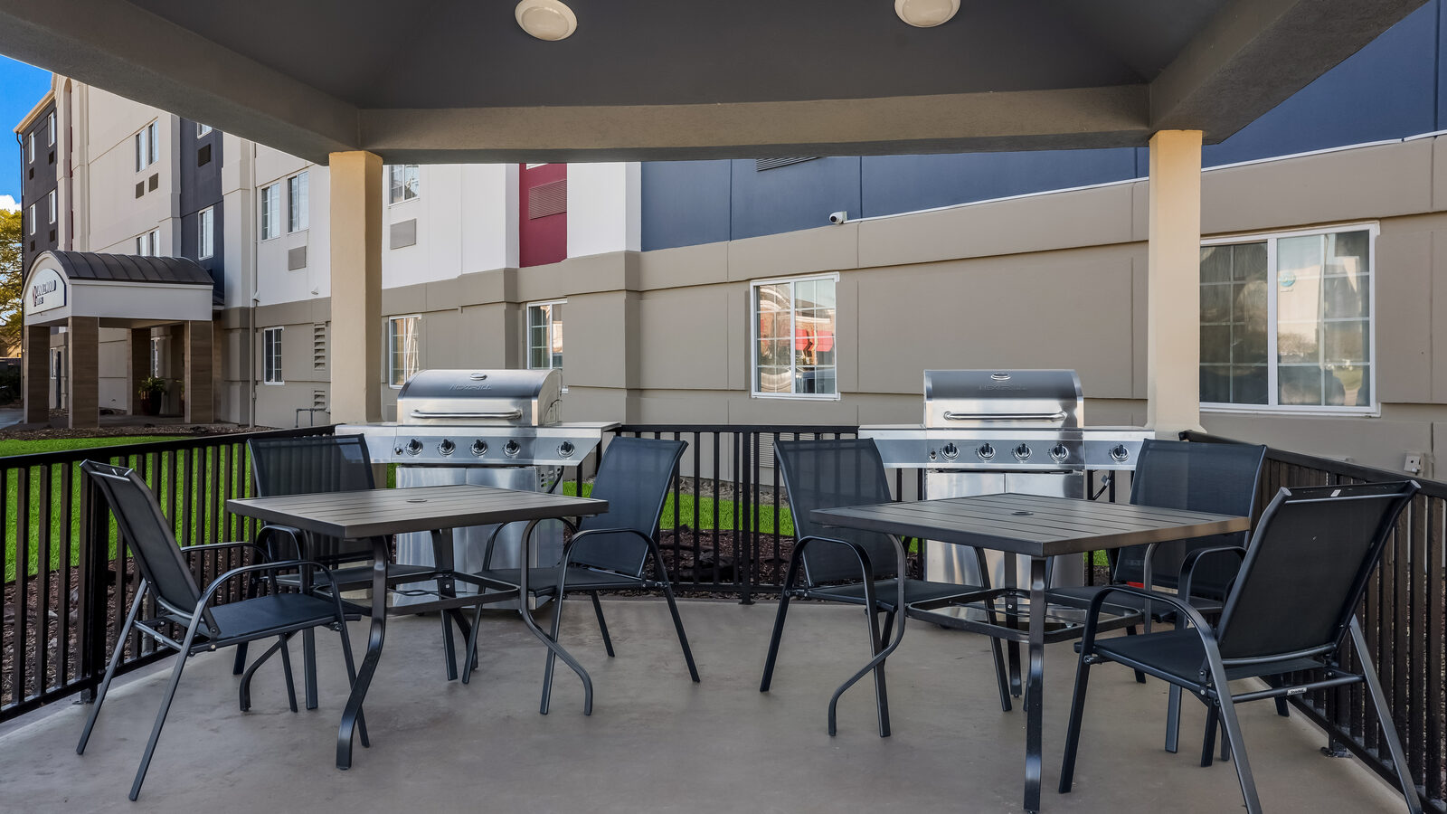 Outdoor gazebo and grilling area at Candlewood Suites Lafayette – River Ranch